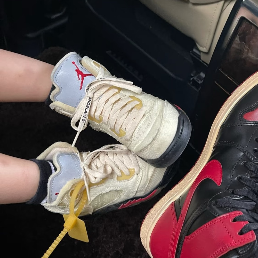Women US 7 - Off White x Jordan